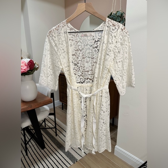 Lace Robe - Picture 3 of 5